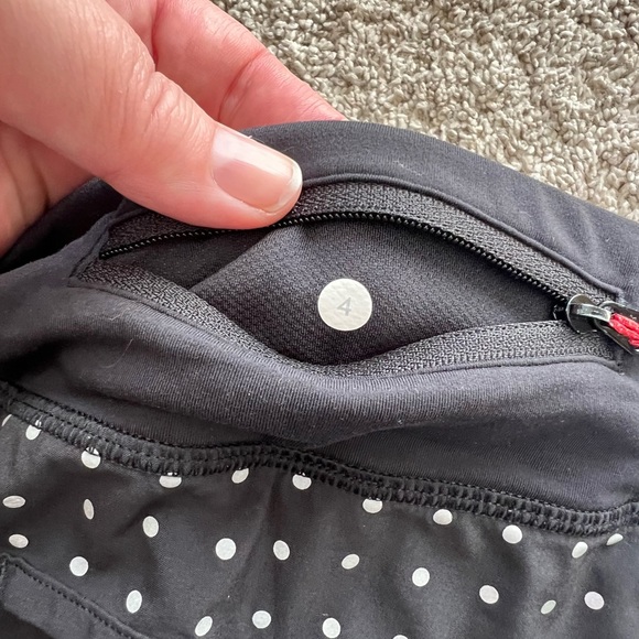 Lululemon shorts Sz 4 - Picture 3 of 4